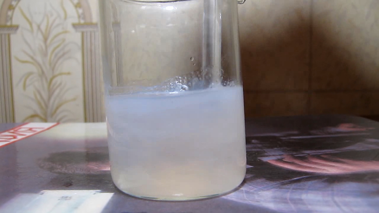 Freshly precipitated aluminium hydroxide and citric acid
